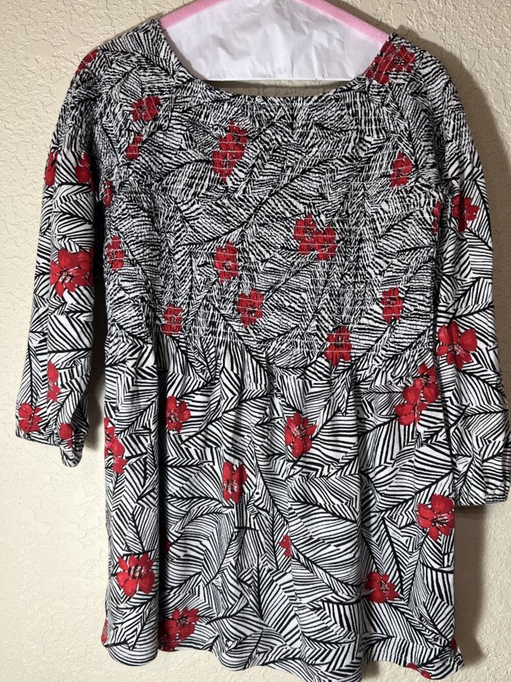 J. Jill Smocked Tunic Top Size small in Black White and Red(#2135)